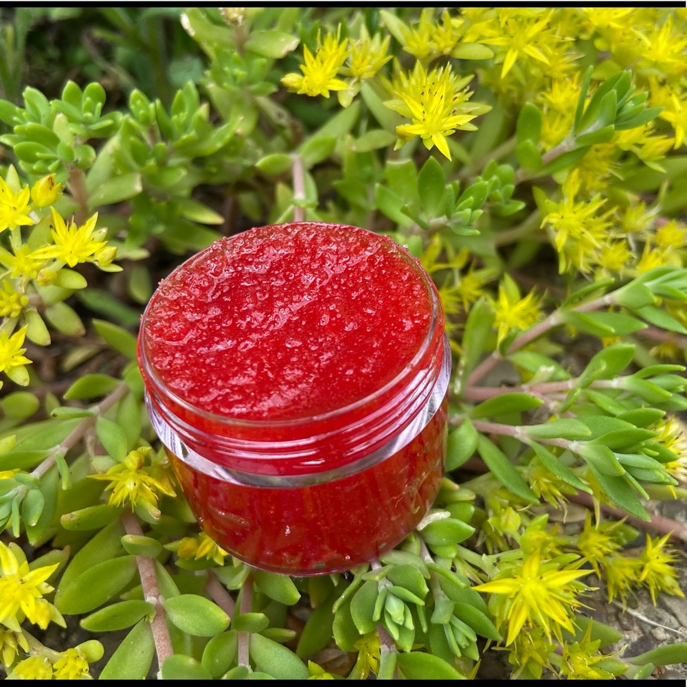 Raspberry lip scrub